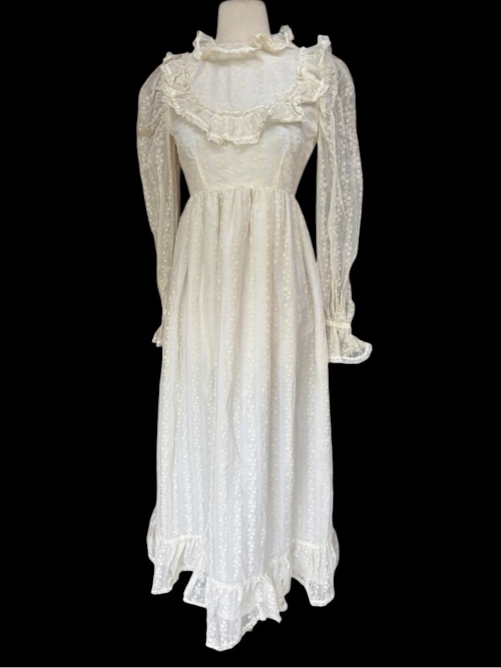 1970s does Victorian/Edwardian Era Ivory Floral Raised Embroidered Lace Trim Max